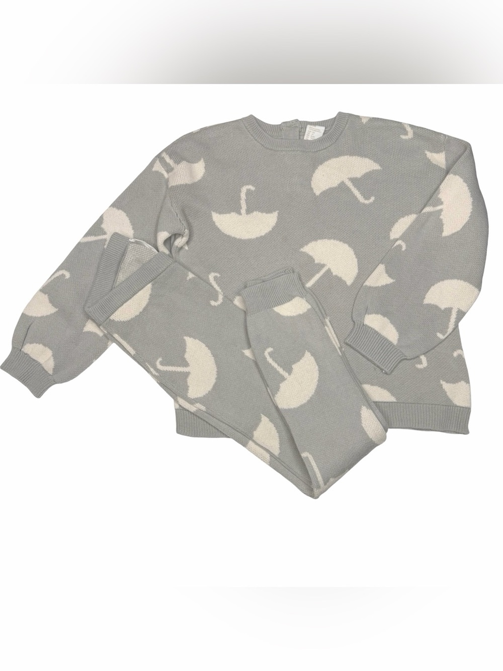 H&M Umbrella Sweater Outfit‎